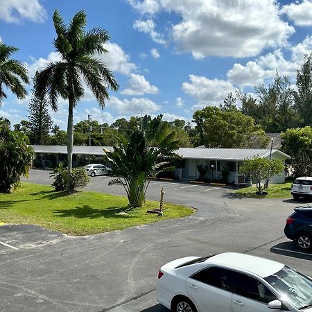 Conty'S Motel North North Naples エクステリア 写真