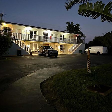 Conty'S Motel North North Naples エクステリア 写真