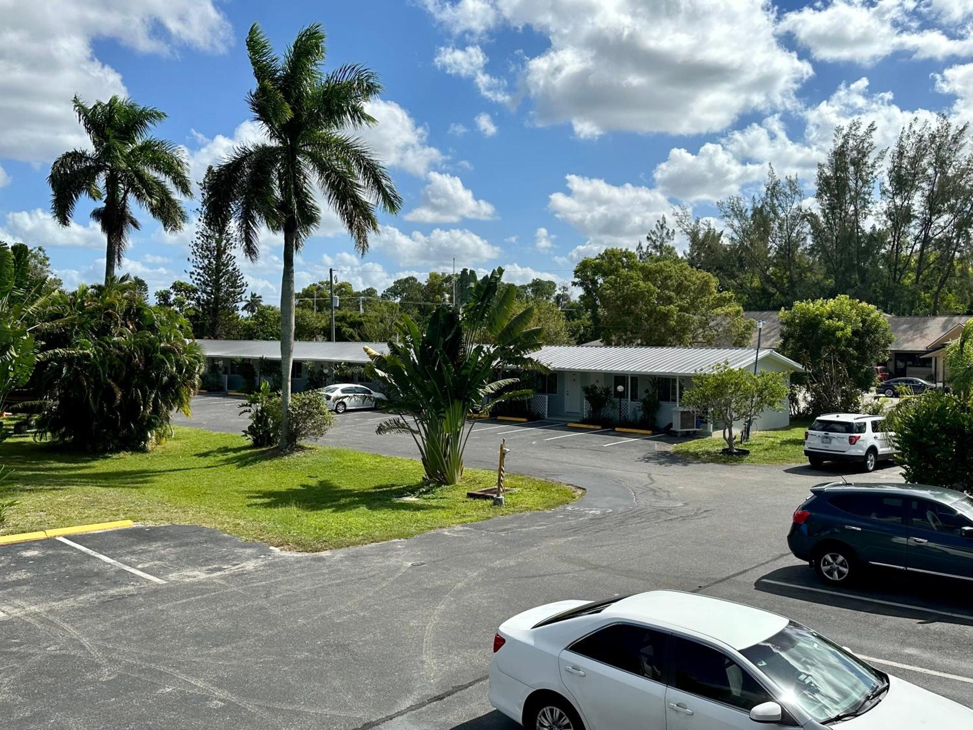 Conty'S Motel North North Naples エクステリア 写真