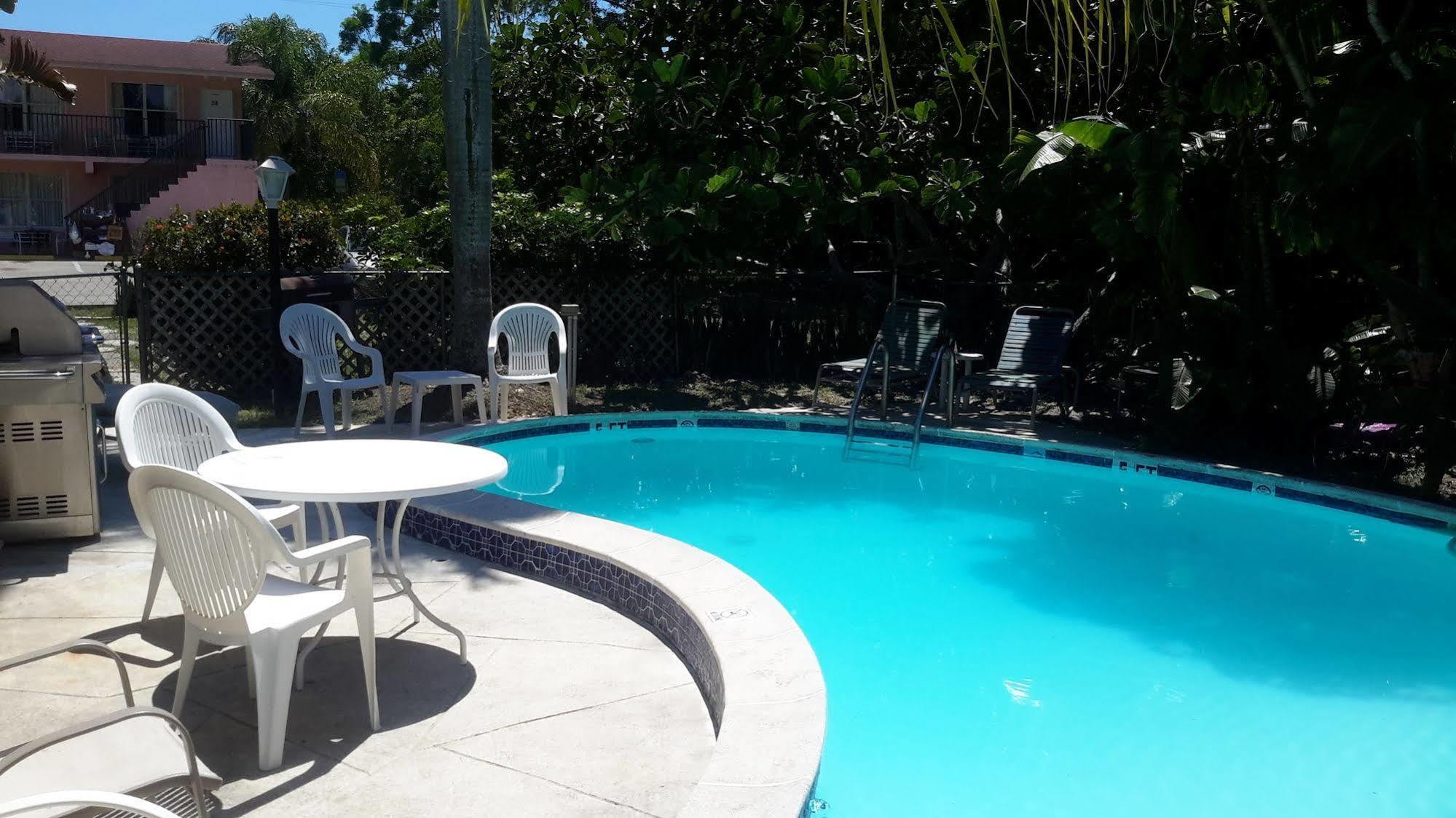 Conty'S Motel North North Naples エクステリア 写真