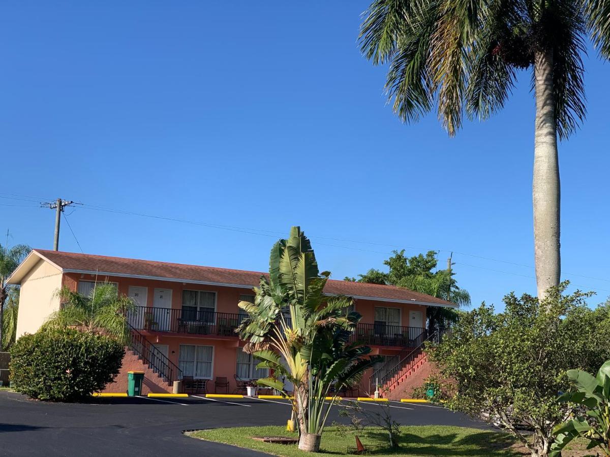 Conty'S Motel North North Naples エクステリア 写真